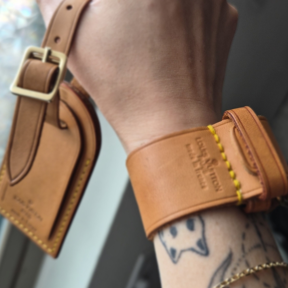 Authentic Louis Vuitton luggage tag and Bracelet set with small dust bag. - Picture 14 of 15